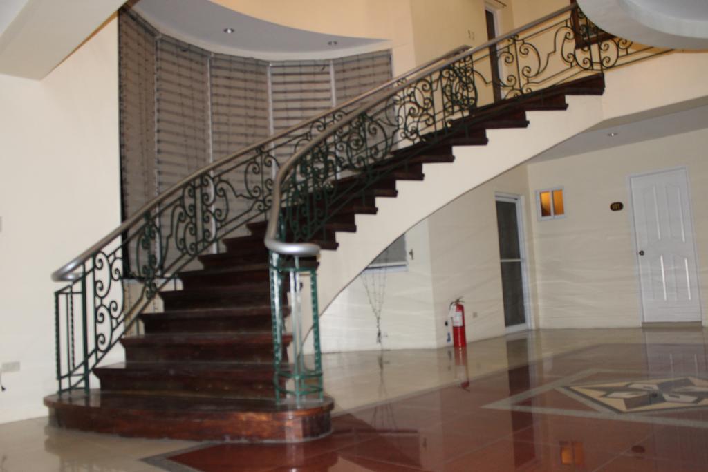 Prince Hotel Анхелес Экстерьер фото